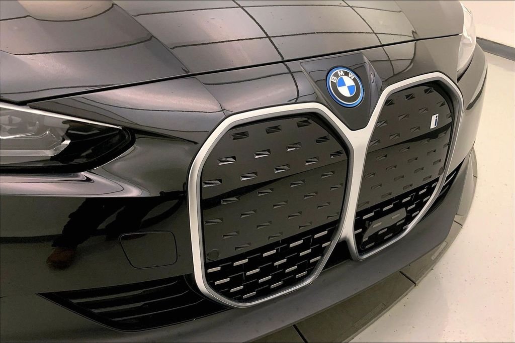Certified Used 2023 Black Sapphire Metallic BMW  image 28