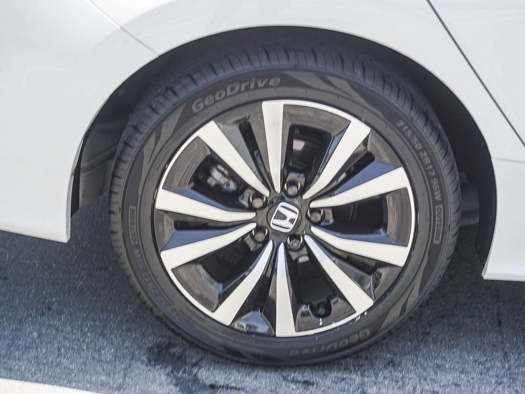 Used 2022 White Honda EX image 8