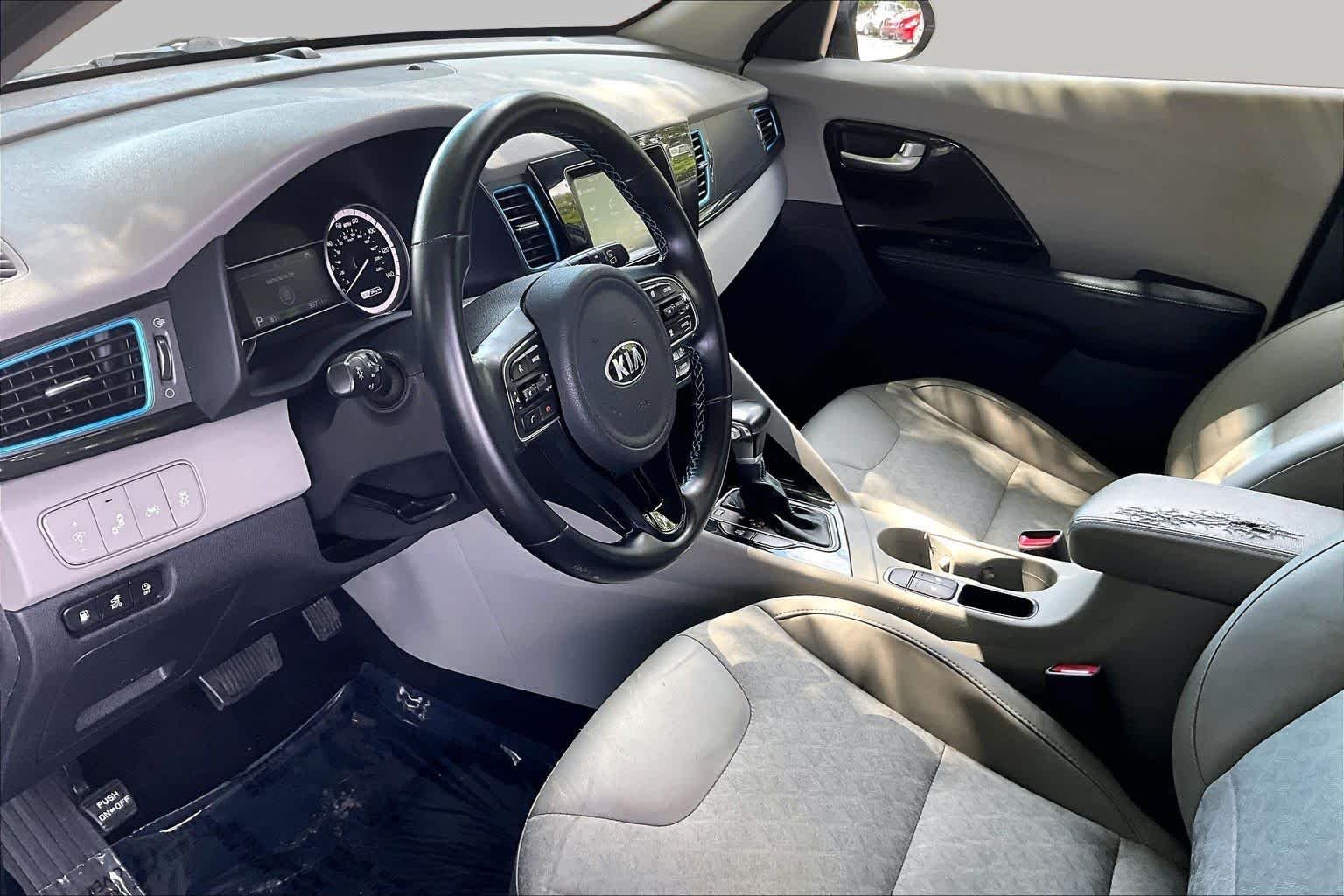 Used 2019 Platinum Graphite Kia EX image 17