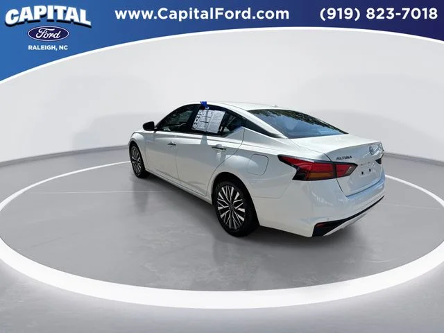 Used 2025 White Nissan 2.5 SV image 6