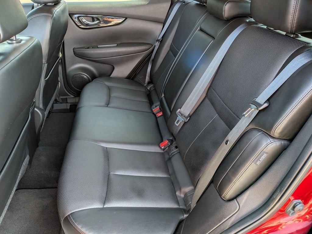 Used 2022 Red Nissan SL image 26