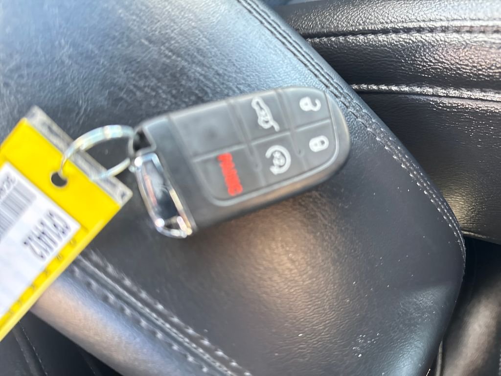 Used 2025 Black Jeep Latitude image 28