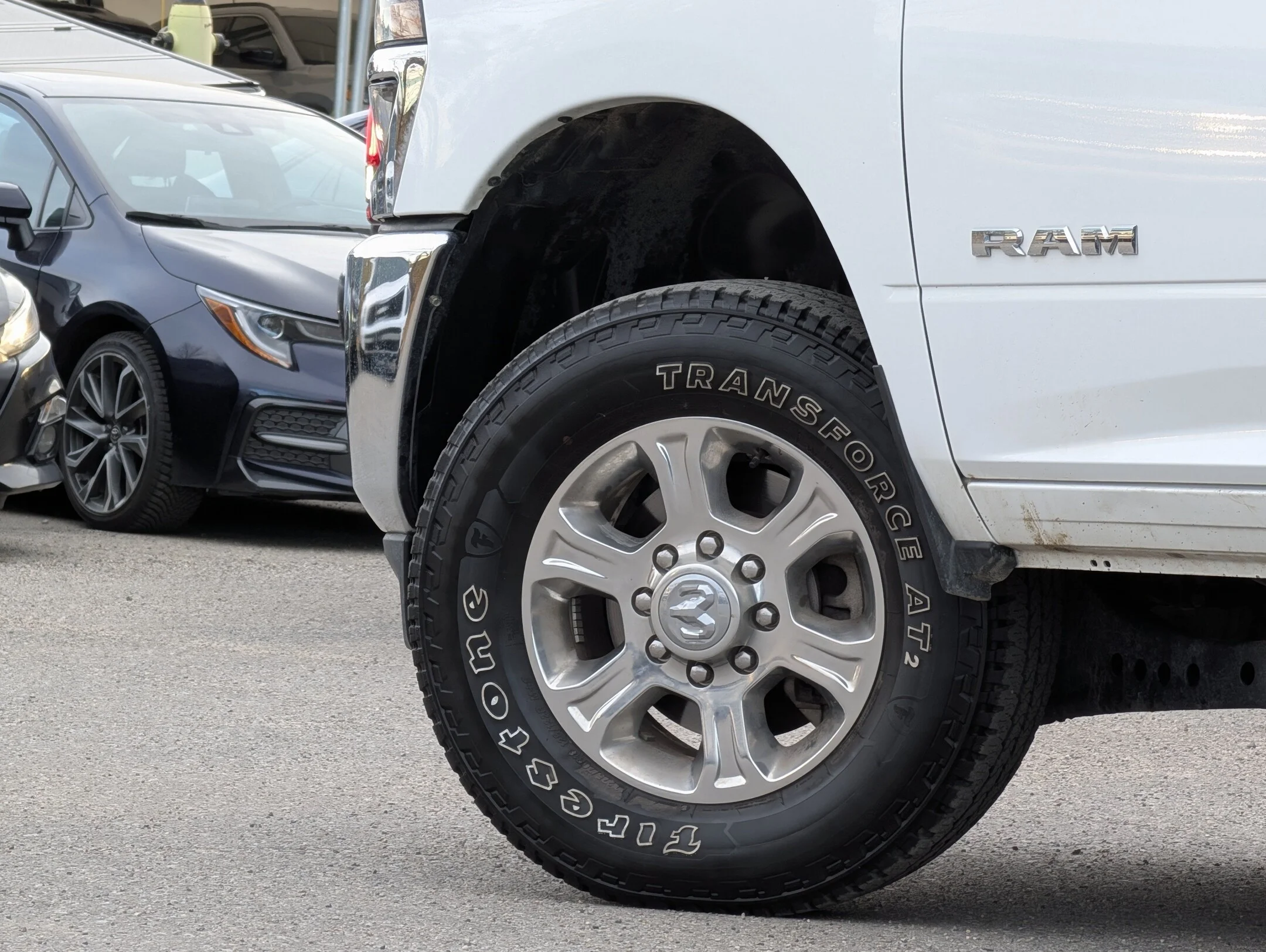 Used 2025 White RAM Big Horn - Level I - 6.4L HEMI - Apple CarPla - Big Horn 4x4 Crew Cab 64 Box image 11