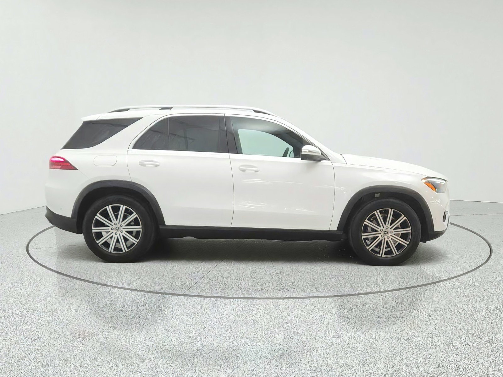Certified Used 2024 Polar White Mercedes-Benz GLE 350 4MATIC® SUV image 4
