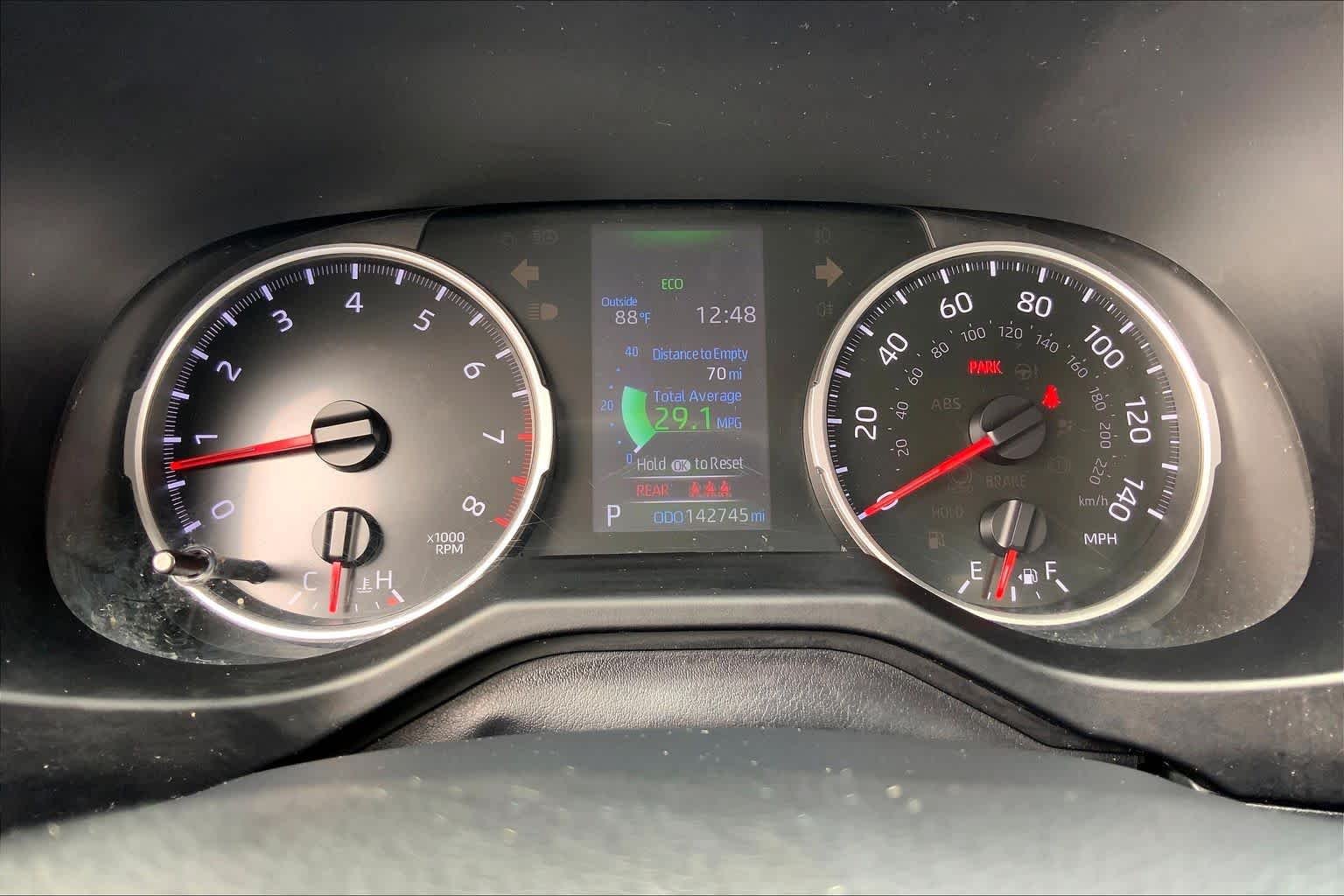 Used 2022 White Toyota LE image 25