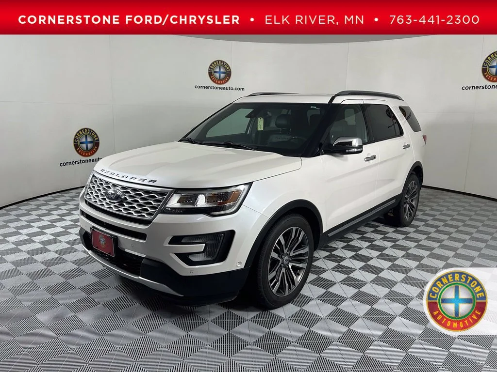 Used 2017 White Platinum Clearcoat Metallic Ford Platinum image 1