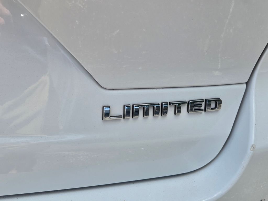 Used 2022 White Jeep Limited image 12