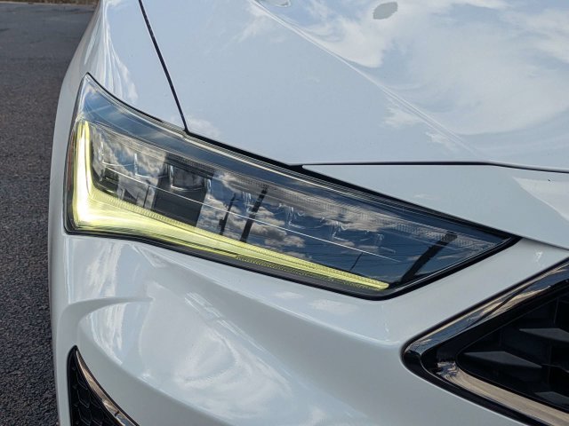 Used 2022 White Acura Premium and A-SPEC Packages image 9
