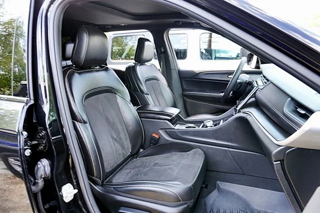 Used 2023 Black Jeep Altitude X image 11