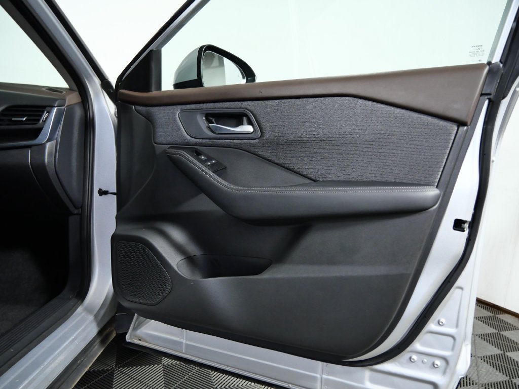 Used 2023 Silver Nissan SV image 10