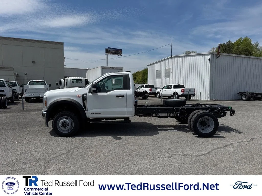 2025 Ford F-550 Super Duty Chassis Cab XL - Photo 8