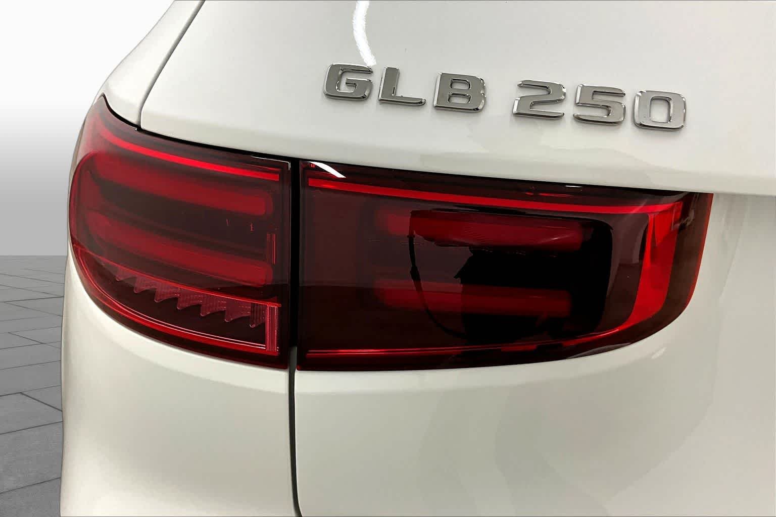 New 2026 Polar White Mercedes-Benz GLB 250 image 14