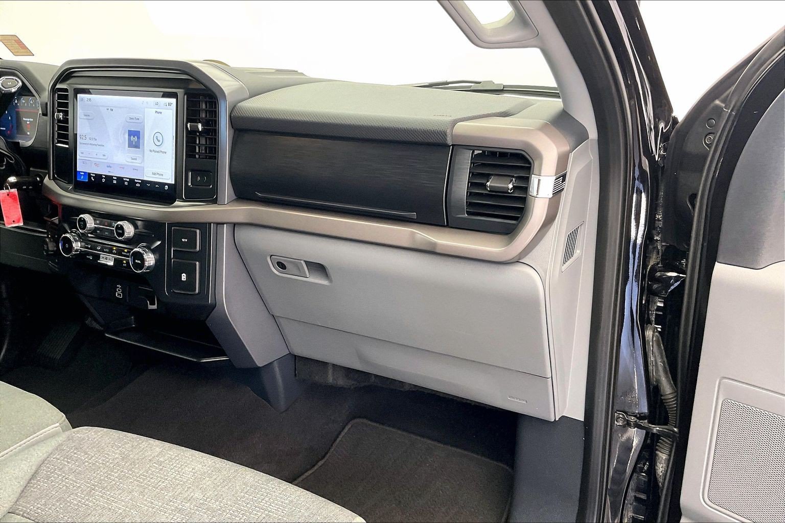 Used 2025 Agate Black Metallic Ford XLT image 16