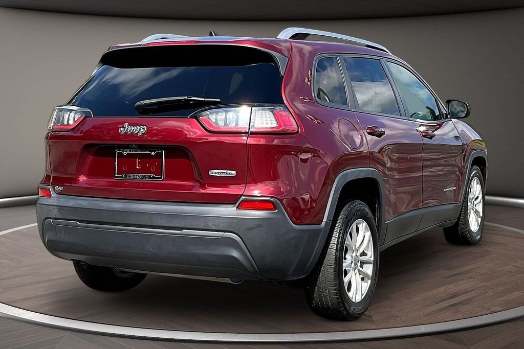 Used 2020 Red Jeep Latitude image 6