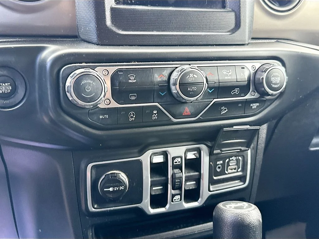 Used 2018 Silver Jeep Unlimited Sport S image 13