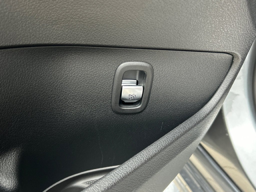 New 2026 Selenite Grey Metallic Mercedes-Benz C 300 image 13
