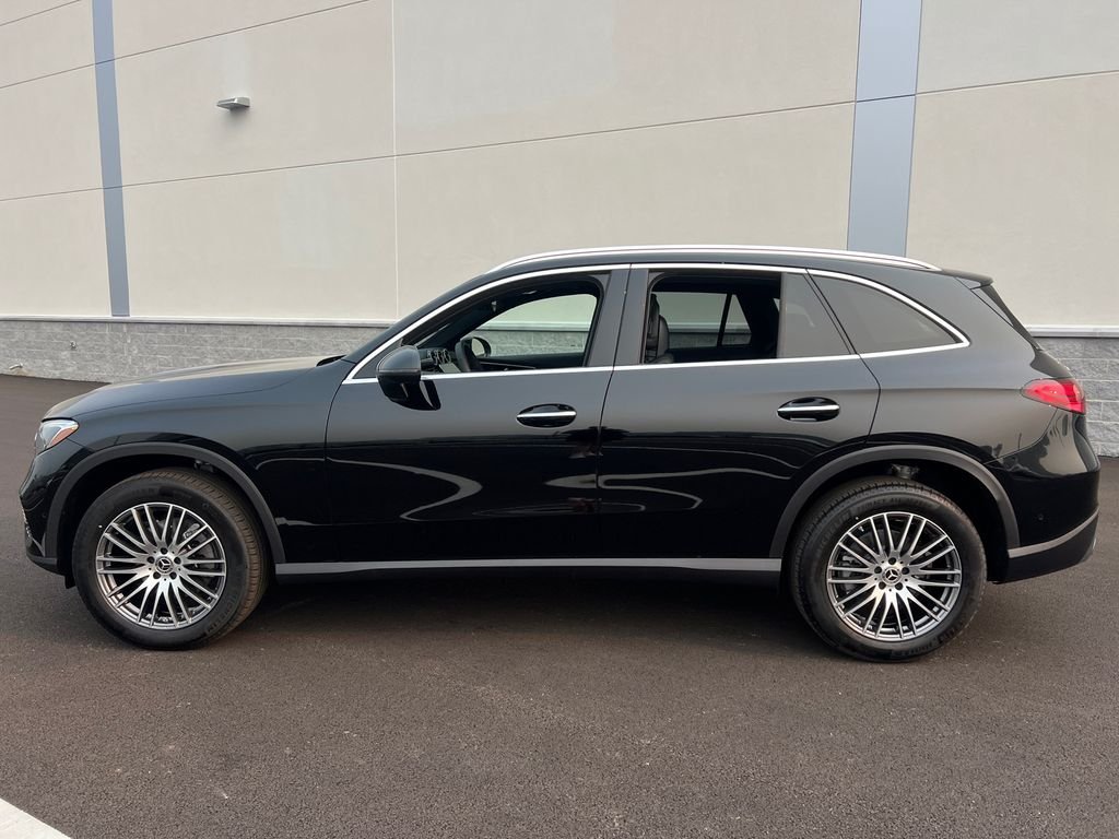 New 2026 Black Mercedes-Benz GLC 300 image 4