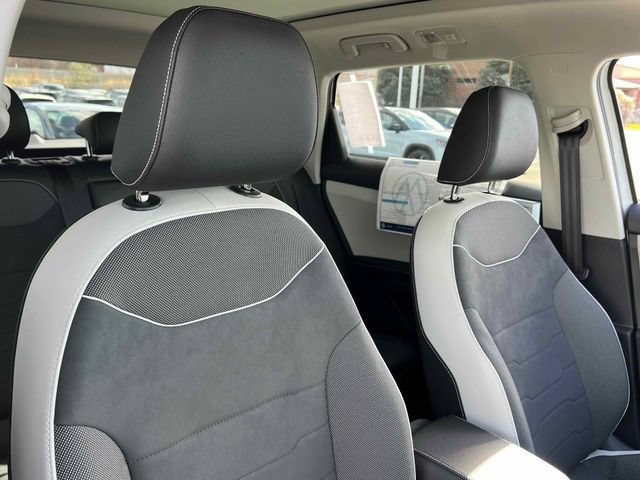 New 2026 Pure White Volkswagen SE image 22
