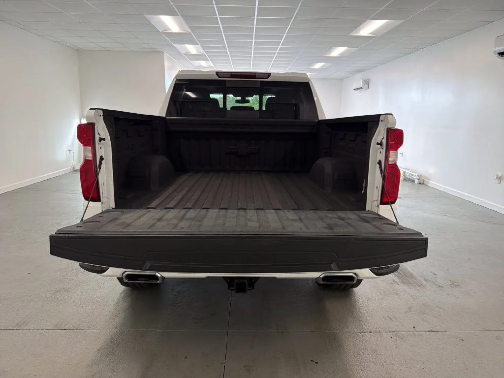Used 2021 White Chevrolet RST image 7