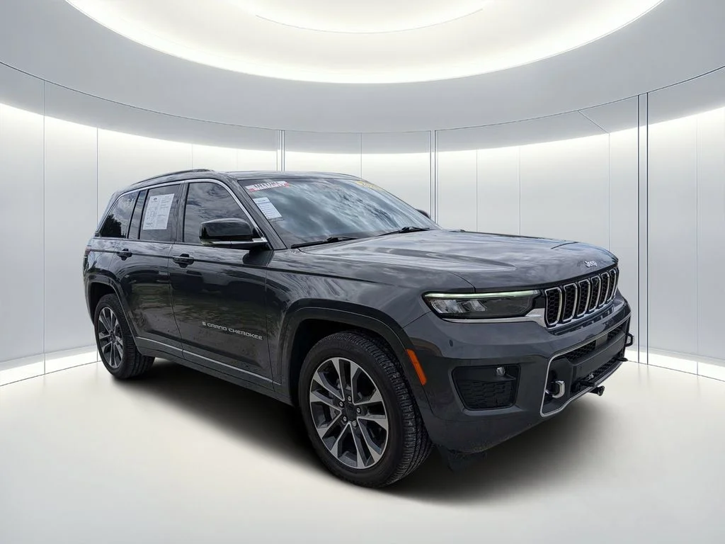 Used 2025 Gray Jeep Overland image 2
