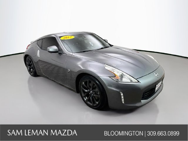 Used 2017 Gray Nissan Touring image 1