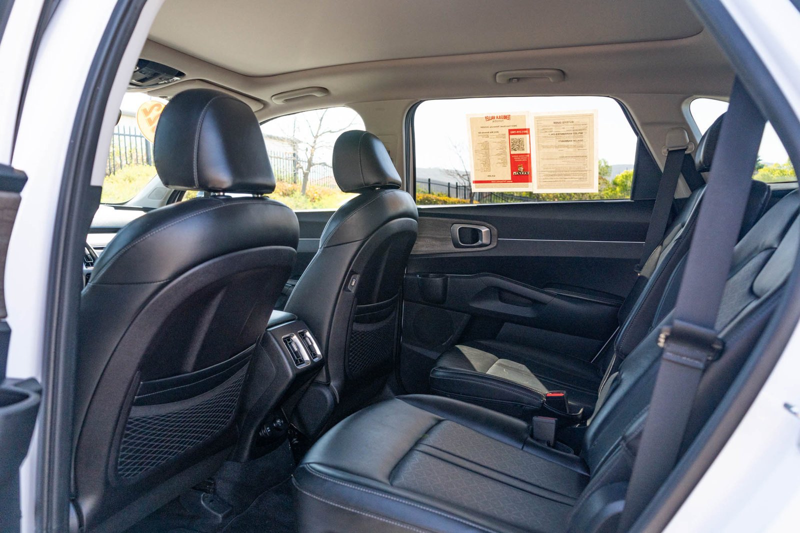 Used 2022 White Pearl Kia EX image 16