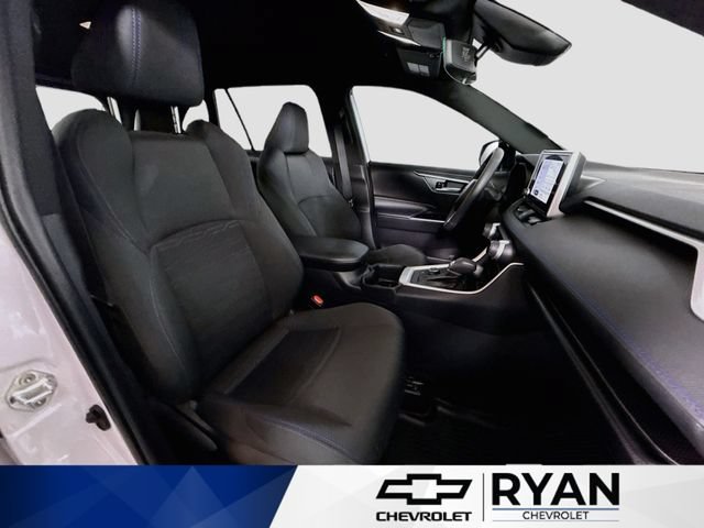 Used 2024  Toyota Hybrid SE image 27