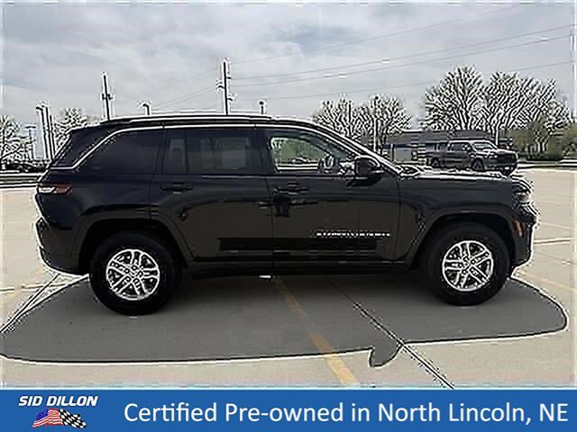 Used 2023 Diamond Black Crystal Pearlcoat Jeep Laredo image 3