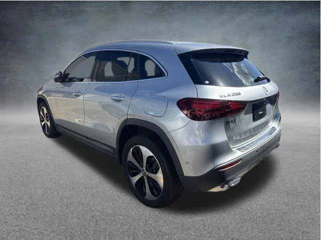 Used 2025 Silver Mercedes-Benz GLA 250 image 6