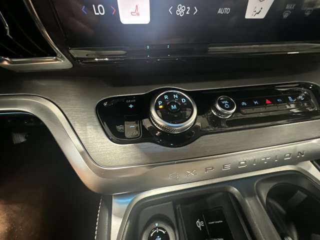 New 2027 Glacier Gray Metallic Tri-Coat Ford MAX Platinum image 27