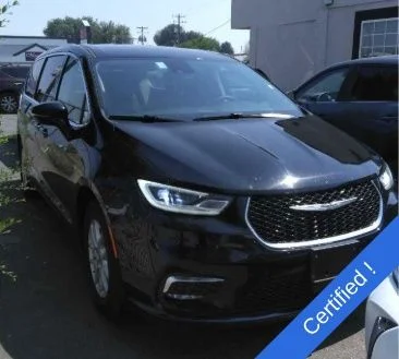Used 2024 Diamond Black Chrysler Touring L image 2
