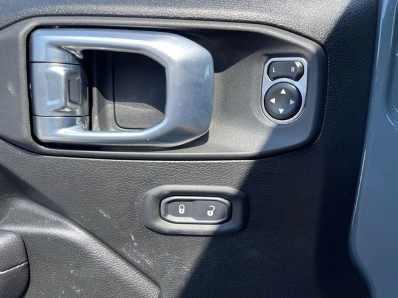 Used 2024 Anvil Clearcoat Jeep Mojave image 30