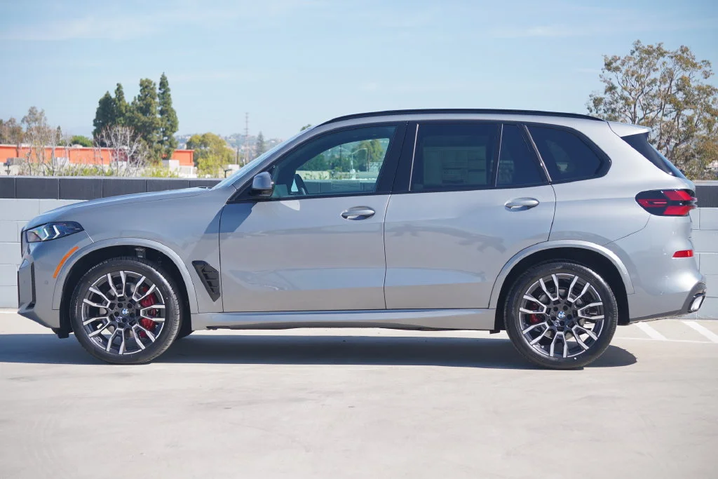 Used 2026 Gray BMW sDrive40i image 4