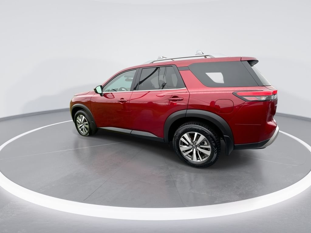 Used 2022 Red Nissan SL image 3