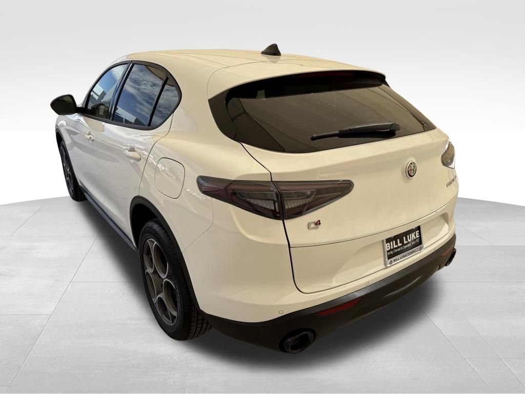 New 2026 Milano White Exterior Paint Alfa Romeo Base image 11