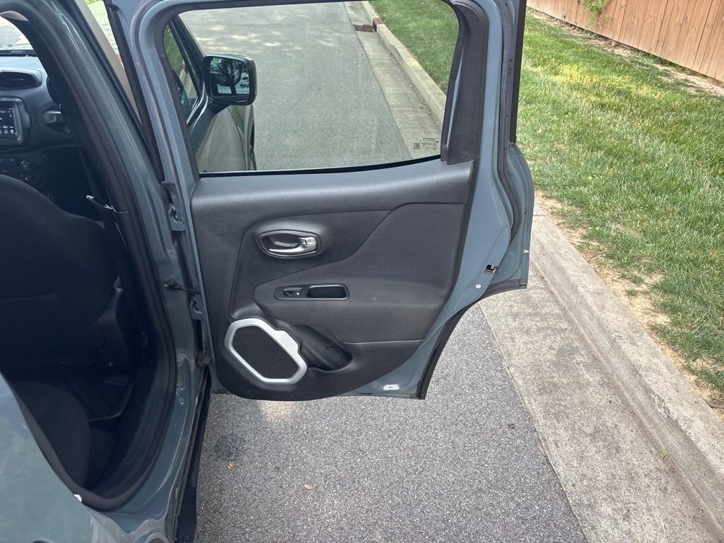 Used 2018 Gray Jeep Latitude image 35