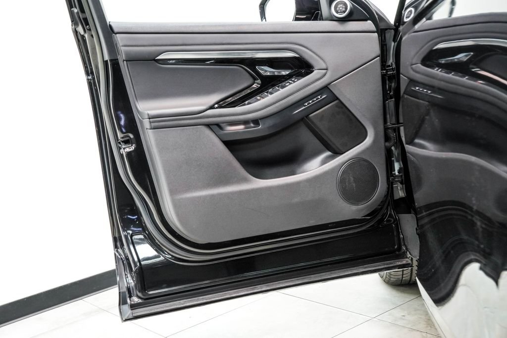 Used 2023 Black Land Rover R-Dynamic SE image 38