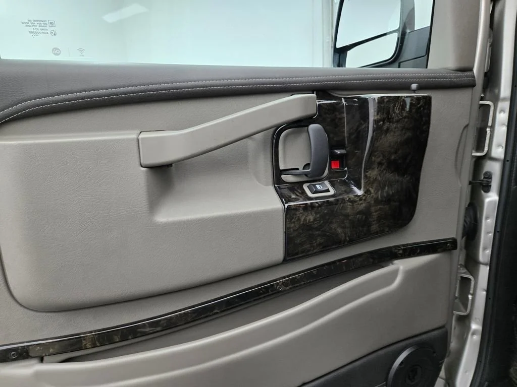 2023 Chevrolet Express Cargo Work Van - Photo 17