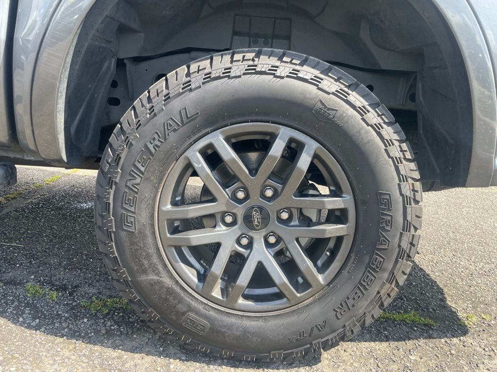 Used 2023 Carbonized Gray Metallic Ford Lariat image 23