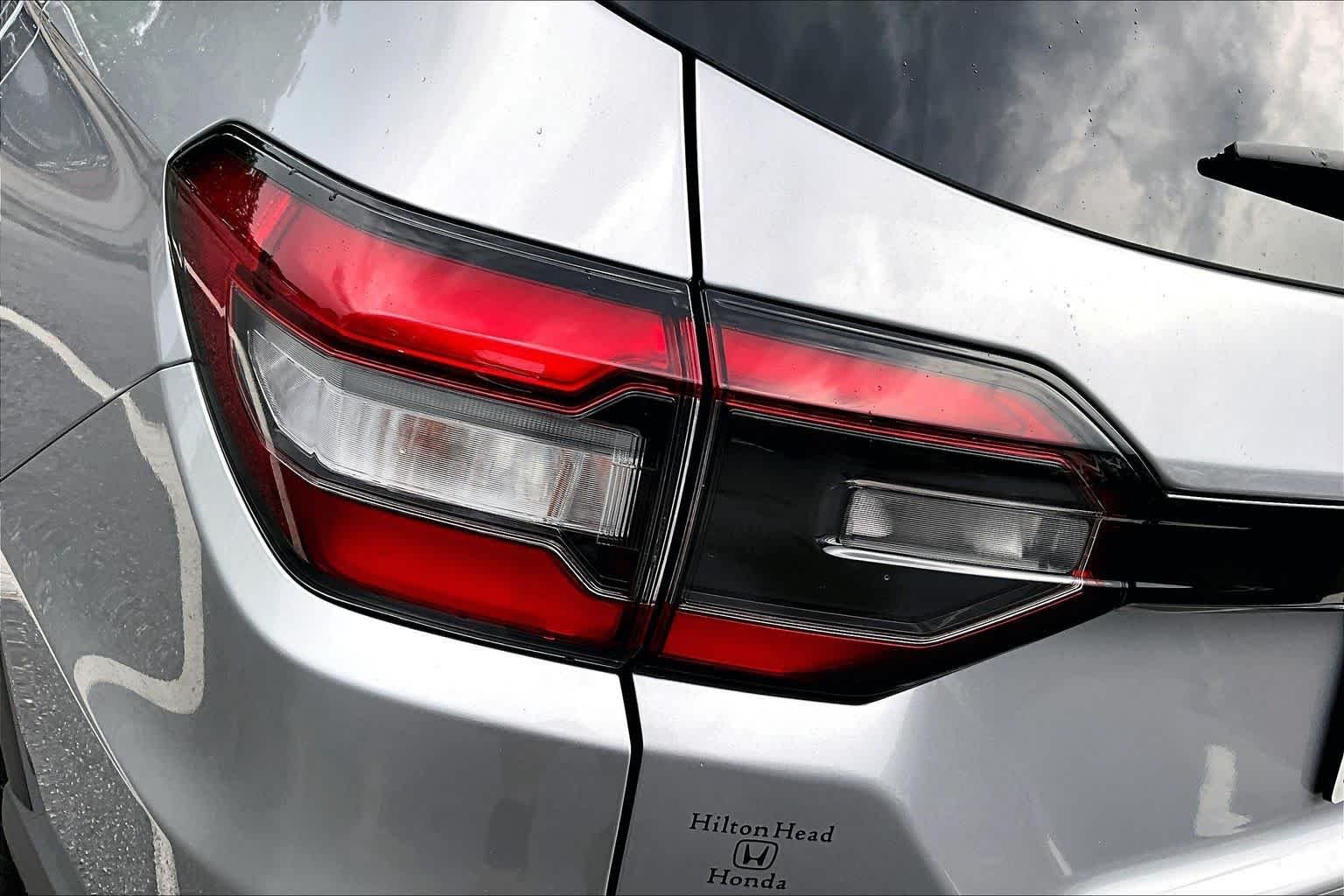 Used 2025 Lunar Silver Metallic Honda Touring image 28