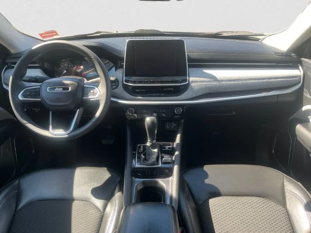 Used 2022 Red Jeep Latitude image 10