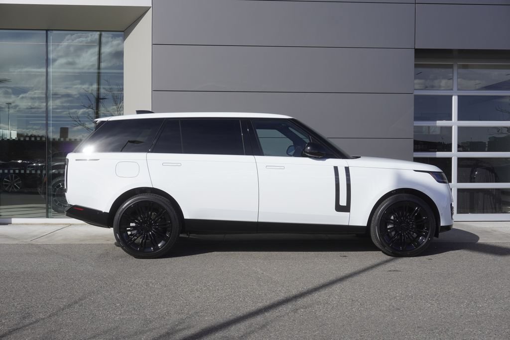 New 2026 Fuji White Land Rover SE image 7