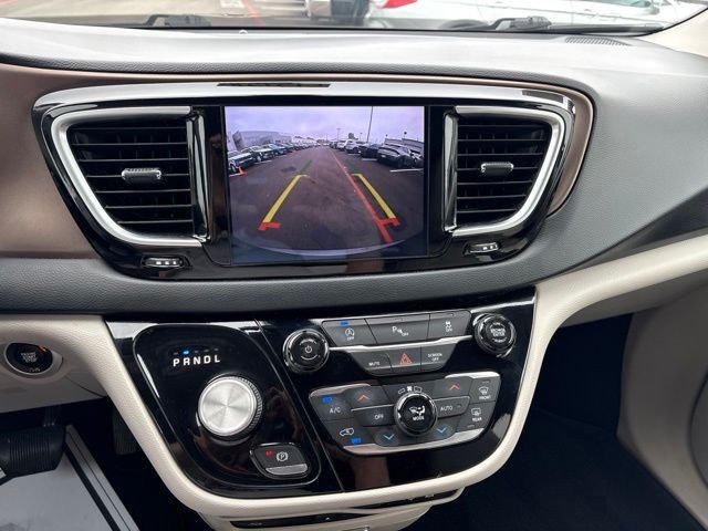Used 2019 Crystal Metallic Chrysler Touring L Plus image 17