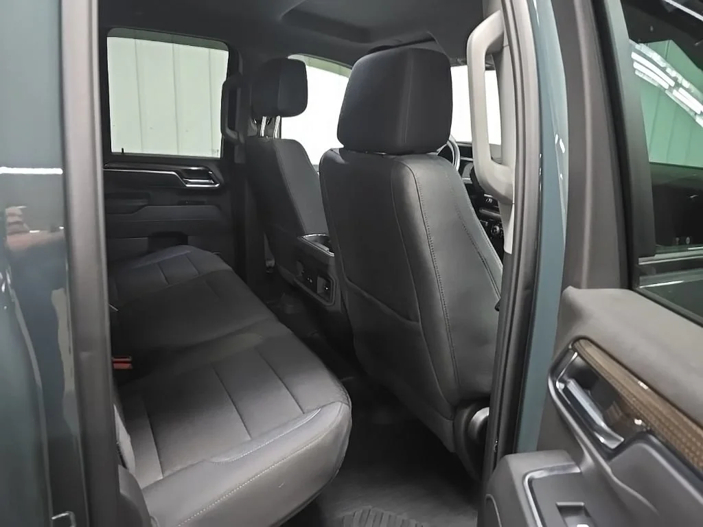 Used 2025 Cypress Gray Chevrolet LT image 17