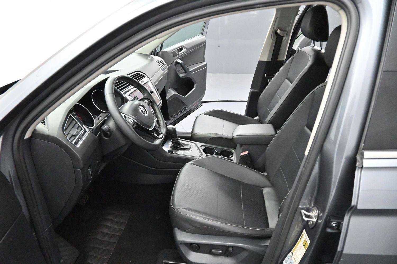 Used 2021 Platinum Gray Metallic Volkswagen SE image 12