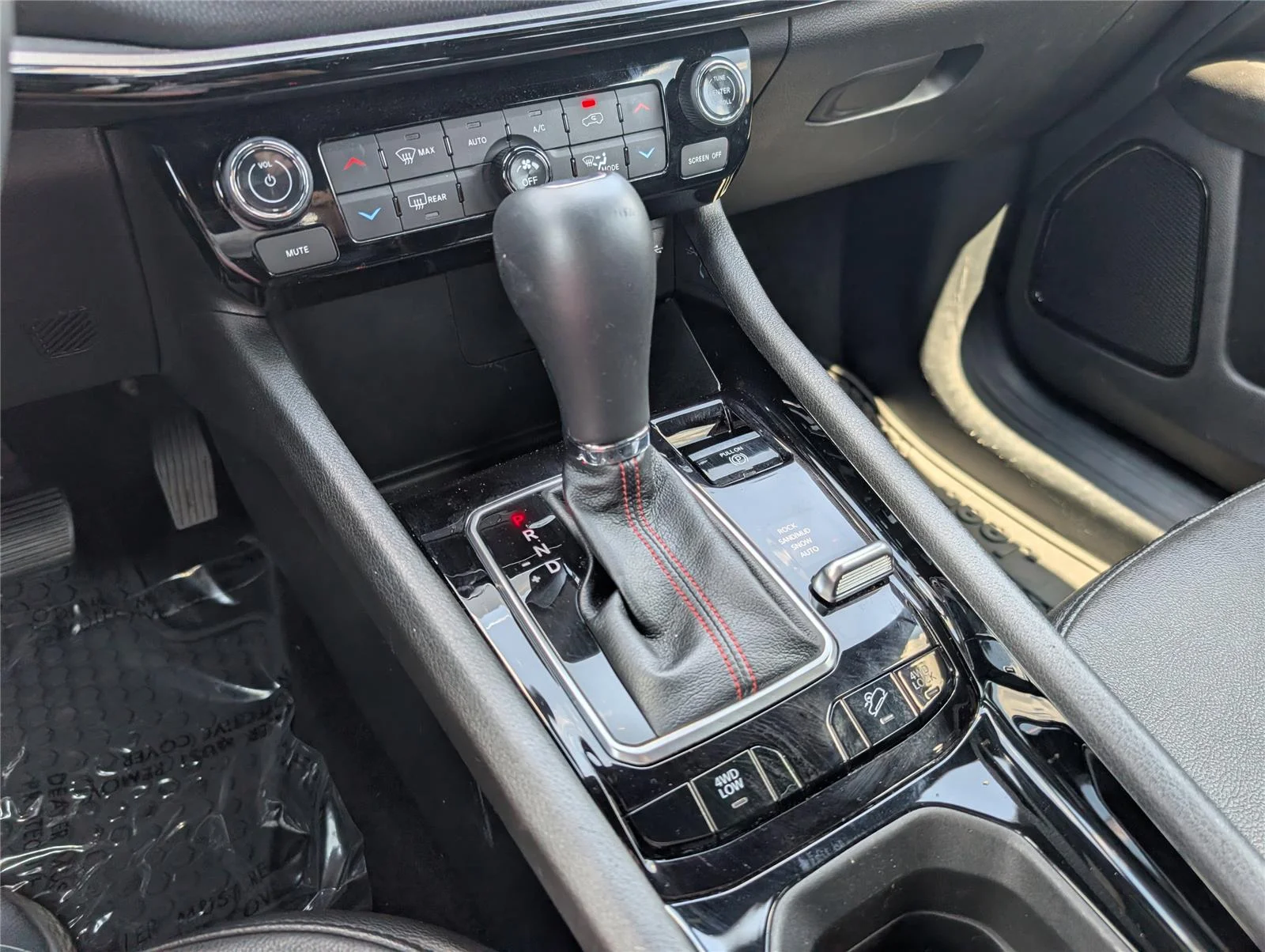 Used 2025 Bright White Clearcoat Jeep Trailhawk image 17