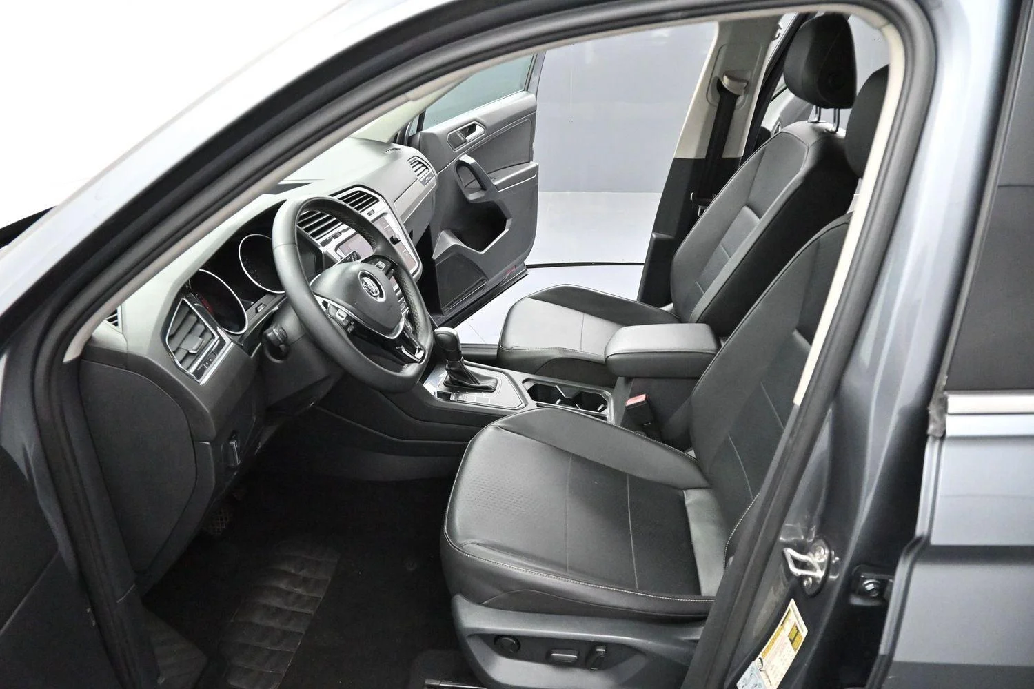 Used 2021 Platinum Gray Metallic Volkswagen SE image 12