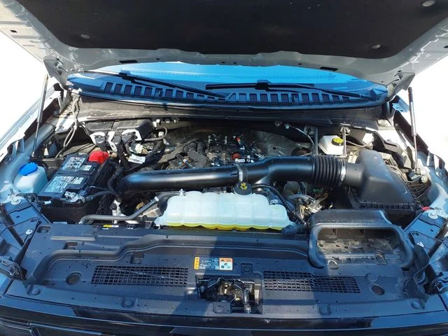 Used 2025  Ford Platinum image 24