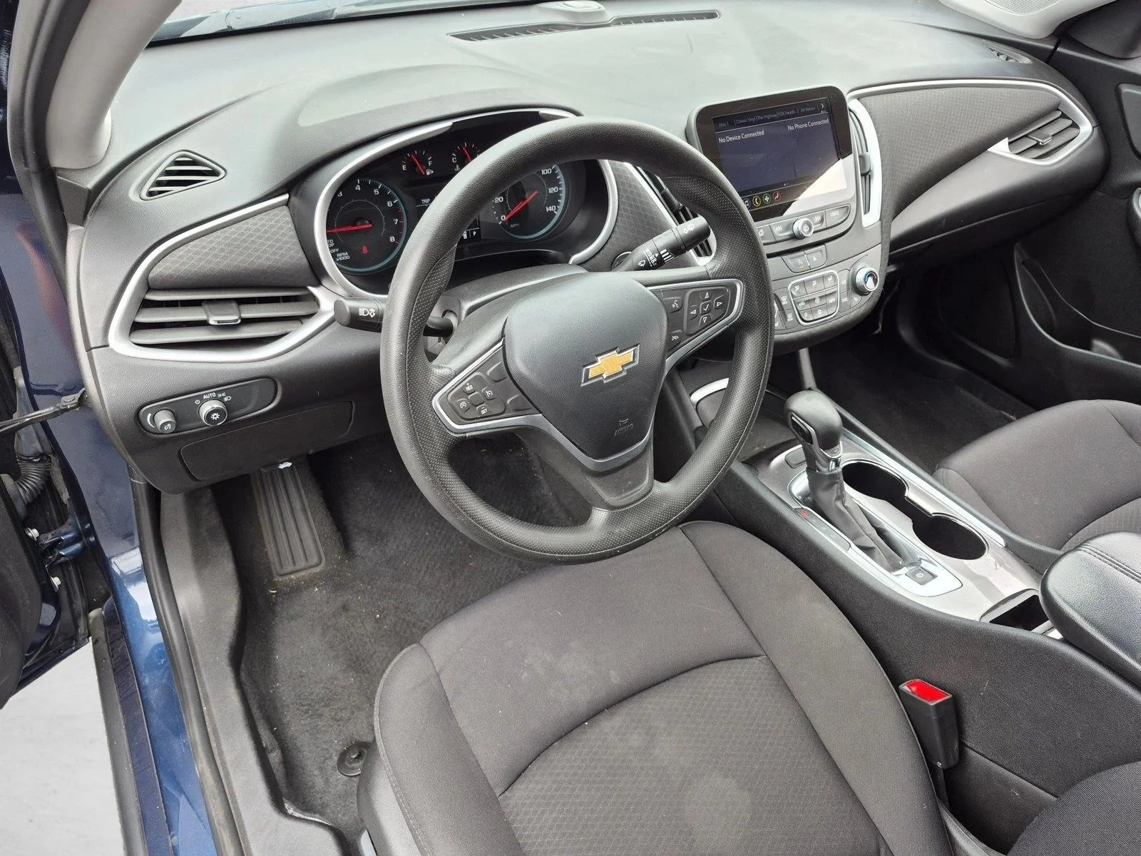 Used 2022 Northsky Blue Metallic Chevrolet LT image 9