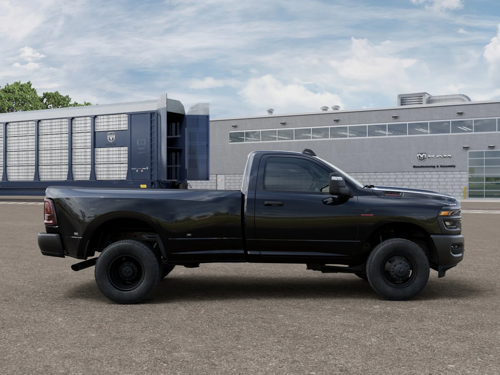 New 2026 Diamond Black Crystal Pearl-Coat Exterior Paint RAM TRADESMAN image 12